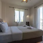 Mythos Suites-apollo Apartment *